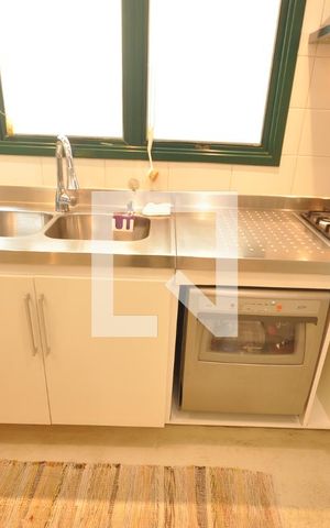 Casa à venda com 378m², 4 quartos e 8 vagasCozinha