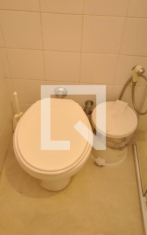 Casa à venda com 378m², 4 quartos e 8 vagasBanheiro de Serviço