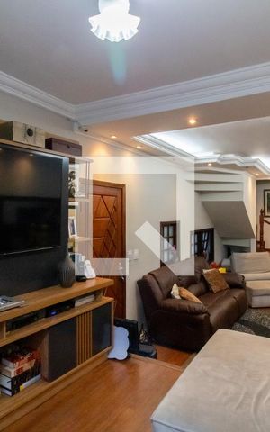 Casa à venda com 252m², 4 quartos e 3 vagas Casa à venda com 252m², 4 quartos e 3 vagasSala