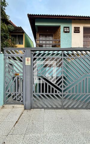 Casa à venda com 252m², 4 quartos e 3 vagas Casa à venda com 252m², 4 quartos e 3 vagasFachada