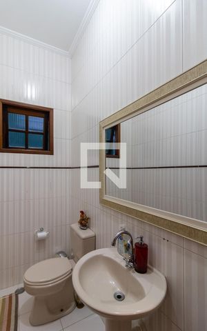 Casa à venda com 252m², 4 quartos e 3 vagas Casa à venda com 252m², 4 quartos e 3 vagasLavabo