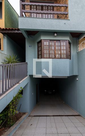 Casa à venda com 252m², 4 quartos e 3 vagas Casa à venda com 252m², 4 quartos e 3 vagasGaragem
