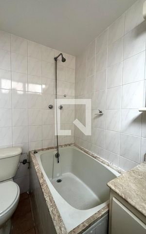 Apartamento à venda com 75m², 3 quartos e 2 vagas Apartamento à venda com 75m², 3 quartos e 2 vagasBanheiro do Quarto