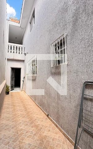 Casa à venda com 300m², 3 quartos e 2 vagasCorredor quintal 