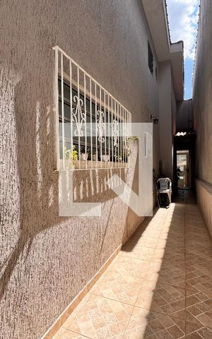 Casa à venda com 300m², 3 quartos e 2 vagasCorredor quintal 