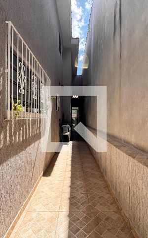 Casa à venda com 300m², 3 quartos e 2 vagasCorredor quintal 