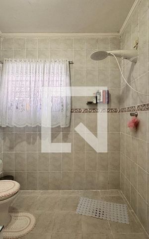 Casa à venda com 300m², 3 quartos e 2 vagasBanheiro 