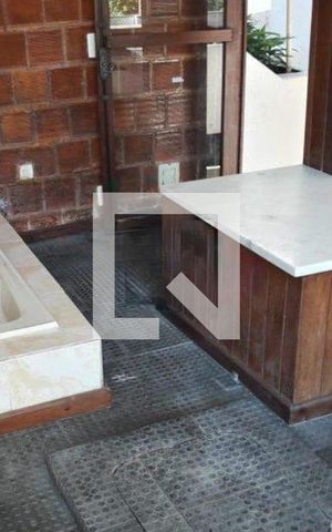 Casa à venda com 206m², 2 quartos e 2 vagas