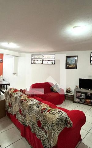Casa à venda com 81m², 2 quartos e 2 vagas Casa à venda com 81m², 2 quartos e 2 vagasPorão