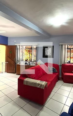 Casa à venda com 81m², 2 quartos e 2 vagas Casa à venda com 81m², 2 quartos e 2 vagasSala