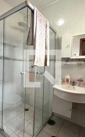 Casa à venda com 81m², 2 quartos e 2 vagas Casa à venda com 81m², 2 quartos e 2 vagasBanheiro da Suíte 1