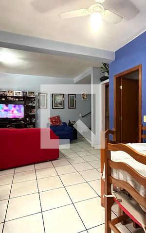Casa à venda com 81m², 2 quartos e 2 vagas Casa à venda com 81m², 2 quartos e 2 vagasSala