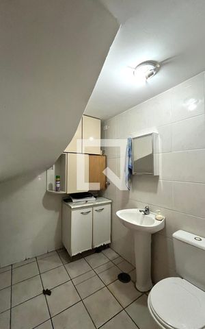 Casa à venda com 81m², 2 quartos e 2 vagas Casa à venda com 81m², 2 quartos e 2 vagasBanheiro do Porão