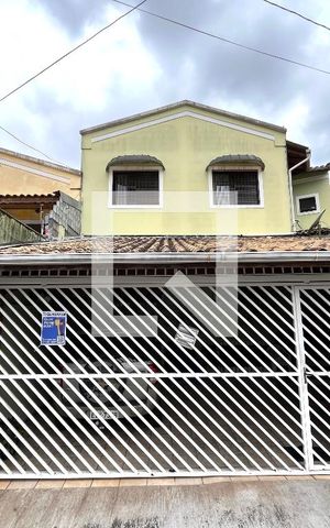 Casa à venda com 81m², 2 quartos e 2 vagas Casa à venda com 81m², 2 quartos e 2 vagasFachada