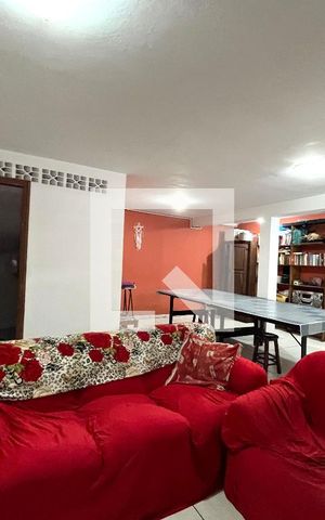 Casa à venda com 81m², 2 quartos e 2 vagas Casa à venda com 81m², 2 quartos e 2 vagasPorão