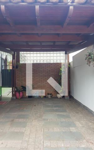 Casa à venda com 330m², 3 quartos e 3 vagas Casa à venda com 330m², 3 quartos e 3 vagasGaragem 2