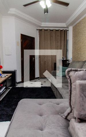 Casa à venda com 173m², 3 quartos e 2 vagas Casa à venda com 173m², 3 quartos e 2 vagasSala