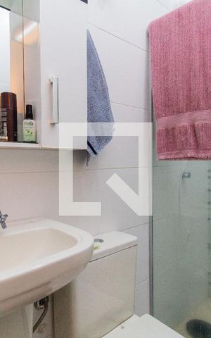 Casa à venda com 173m², 3 quartos e 2 vagas Casa à venda com 173m², 3 quartos e 2 vagasBanheiro 2