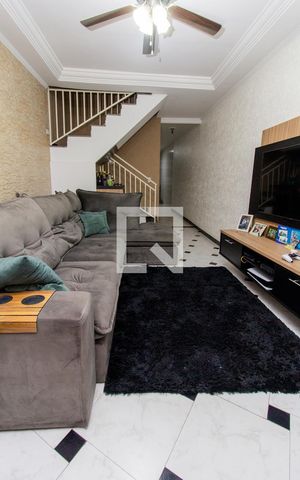 Casa à venda com 173m², 3 quartos e 2 vagas Casa à venda com 173m², 3 quartos e 2 vagasSala
