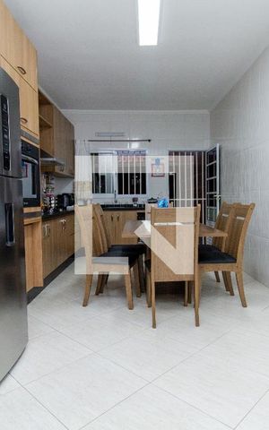 Casa à venda com 173m², 3 quartos e 2 vagas Casa à venda com 173m², 3 quartos e 2 vagasCozinha