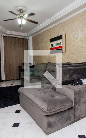 Casa à venda com 173m², 3 quartos e 2 vagas Casa à venda com 173m², 3 quartos e 2 vagasSala
