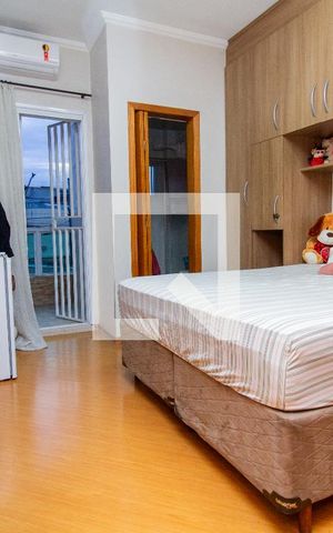 Casa à venda com 173m², 3 quartos e 2 vagas Casa à venda com 173m², 3 quartos e 2 vagasQuarto 3 - suíte com varanda