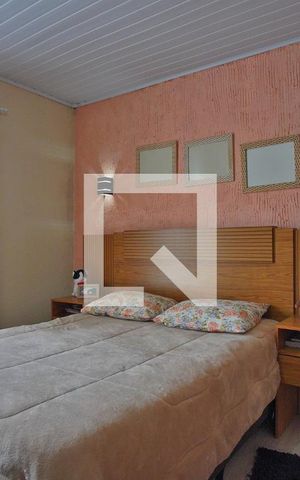 Casa à venda com 170m², 4 quartos e 2 vagasSuíte - Segundo Andar