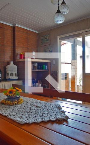 Casa à venda com 170m², 4 quartos e 2 vagasCozinha e Churrasqueira