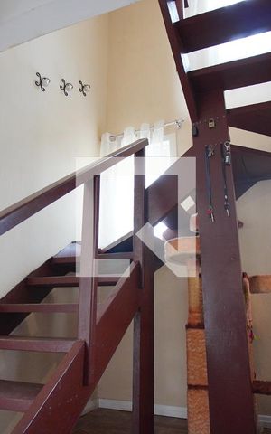 Casa à venda com 170m², 4 quartos e 2 vagasEscada - Segundo Andar