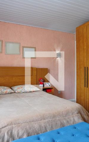 Casa à venda com 170m², 4 quartos e 2 vagasSuíte - Segundo Andar