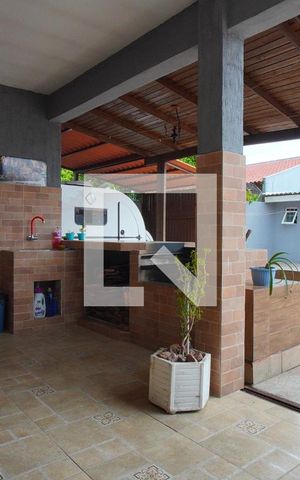 Casa à venda com 170m², 4 quartos e 2 vagasQuintal - Fundos