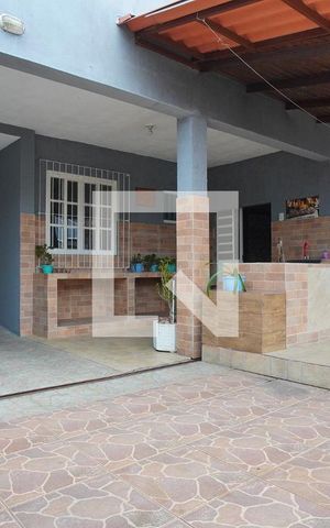 Casa à venda com 170m², 4 quartos e 2 vagasQuintal - Fundos