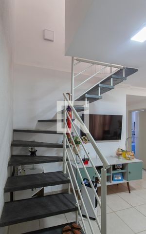 Apartamento para alugar com 114m², 2 quartos e 1 vaga Apartamento para alugar com 114m², 2 quartos e 1 vagaEscada
