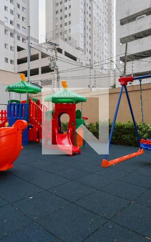 Apartamento à venda com 47m², 2 quartos e 1 vaga Apartamento à venda com 47m², 2 quartos e 1 vagaÁrea comum - Playground