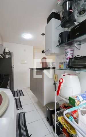 Apartamento à venda com 47m², 2 quartos e 1 vaga Apartamento à venda com 47m², 2 quartos e 1 vagaCozinha e Área de Serviço
