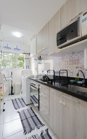 Apartamento à venda com 47m², 2 quartos e 1 vaga Apartamento à venda com 47m², 2 quartos e 1 vagaCozinha e Área de Serviço