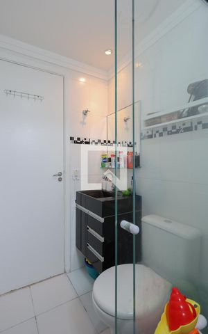 Apartamento à venda com 47m², 2 quartos e 1 vaga Apartamento à venda com 47m², 2 quartos e 1 vagaBanheiro