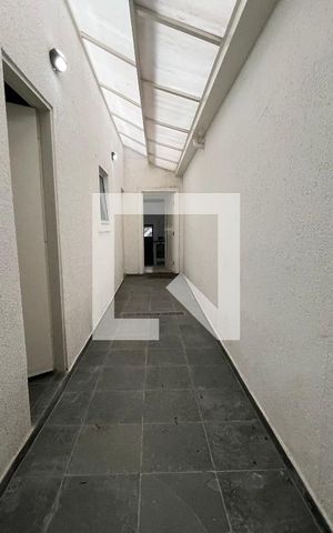 Casa à venda com 700m², 8 quartos e 2 vagas Casa à venda com 700m², 8 quartos e 2 vagasCorredor