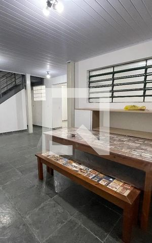 Casa à venda com 700m², 8 quartos e 2 vagas Casa à venda com 700m², 8 quartos e 2 vagasSala