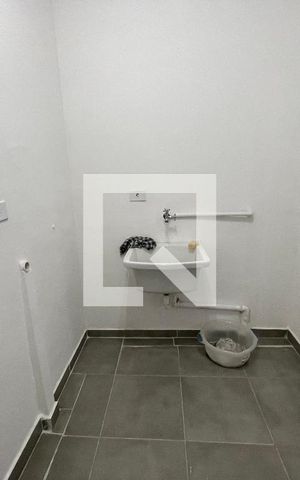 Casa à venda com 700m², 8 quartos e 2 vagas Casa à venda com 700m², 8 quartos e 2 vagasÁrea de Serviço
