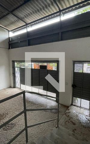 Casa à venda com 700m², 8 quartos e 2 vagas Casa à venda com 700m², 8 quartos e 2 vagasGaragem