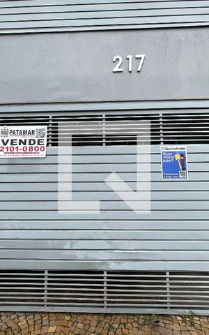 Casa à venda com 700m², 8 quartos e 2 vagas Casa à venda com 700m², 8 quartos e 2 vagasFachada/Plaquinha