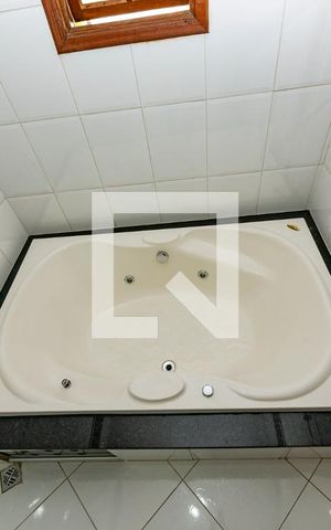 Casa à venda com 330m², 6 quartos e 3 vagasBanheiro da Suíte 1