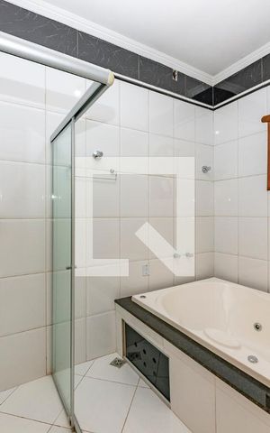 Casa à venda com 330m², 6 quartos e 3 vagasBanheiro da Suíte 1