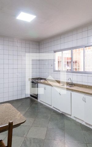Casa à venda com 277m², 3 quartos e 3 vagas Casa à venda com 277m², 3 quartos e 3 vagasCozinha