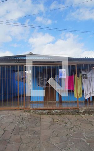 Casa à venda com 140m², 3 quartos e 2 vagas Casa à venda com 140m², 3 quartos e 2 vagasFachada