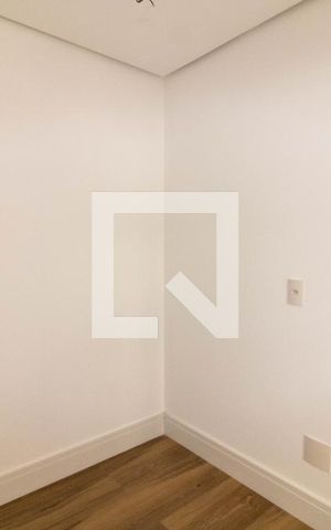 Apartamento à venda com 601m², 4 quartos e 2 vagas Apartamento à venda com 601m², 4 quartos e 2 vagasQuarto de Serviço