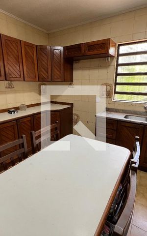 Casa para alugar com 350m², 3 quartos e 6 vagas Casa para alugar com 350m², 3 quartos e 6 vagasCozinha