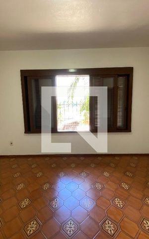 Casa para alugar com 350m², 3 quartos e 6 vagas Casa para alugar com 350m², 3 quartos e 6 vagasSala