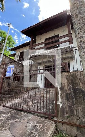Casa para alugar com 350m², 3 quartos e 6 vagas Casa para alugar com 350m², 3 quartos e 6 vagasFachada